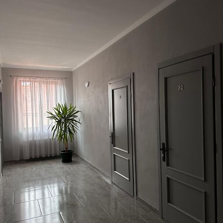 Maestro Hotel Osztroh Kültér fotó