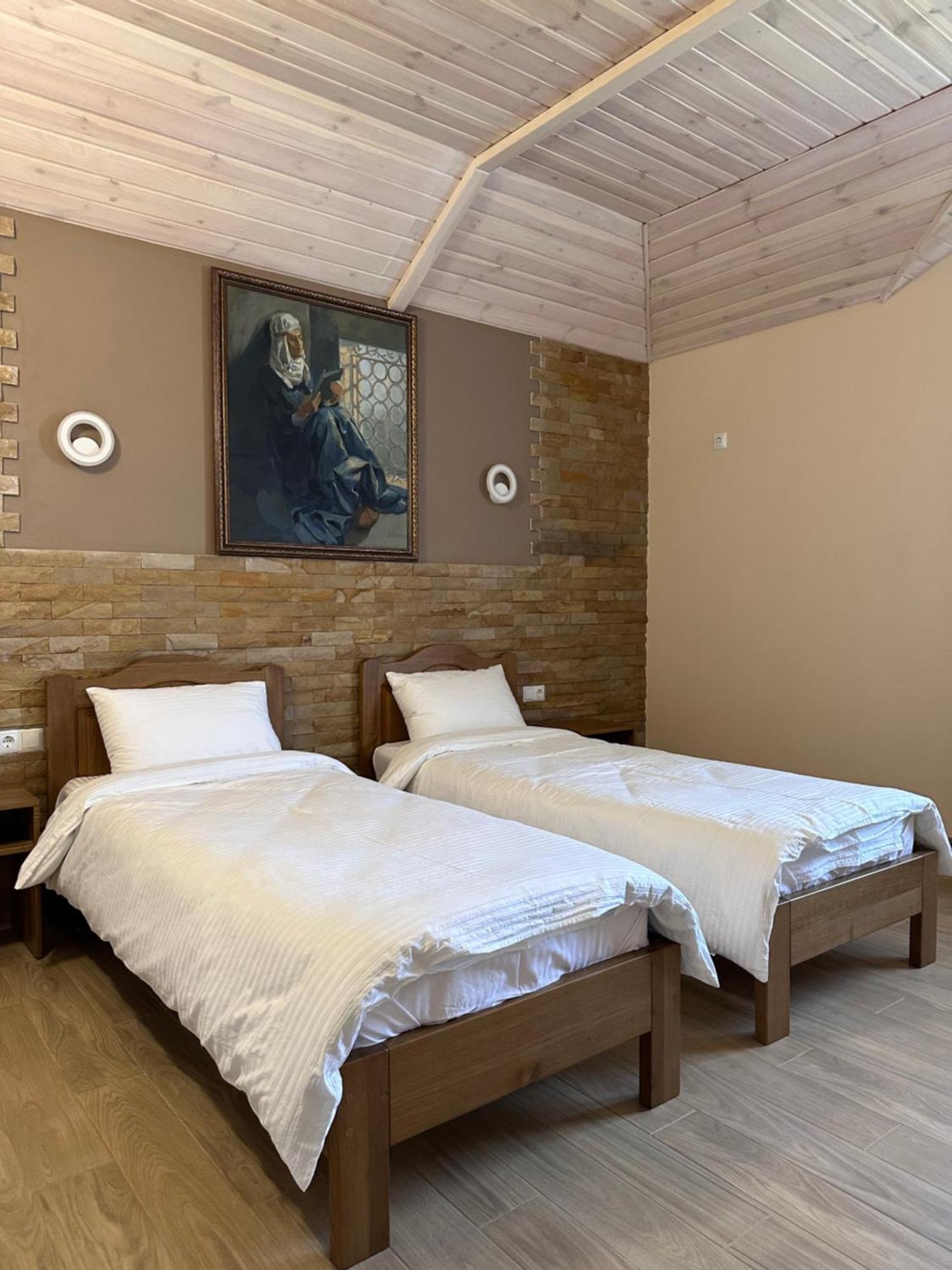 Maestro Hotel Osztroh Kültér fotó