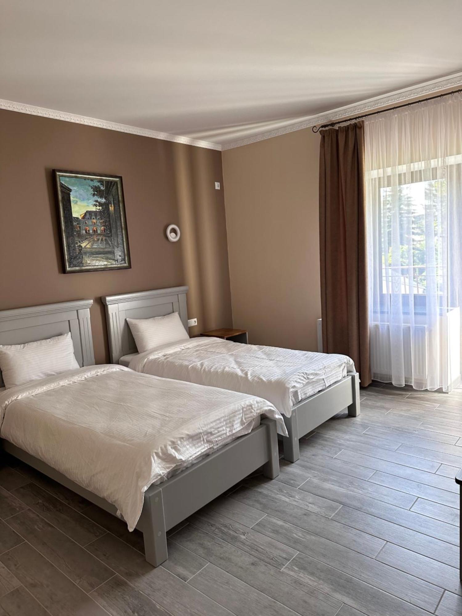Maestro Hotel Osztroh Kültér fotó