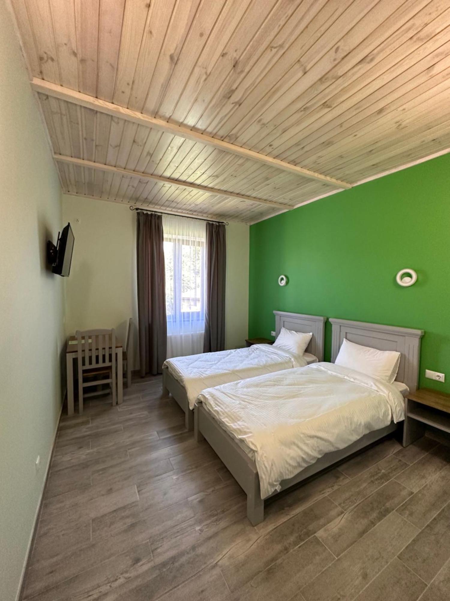 Maestro Hotel Osztroh Kültér fotó