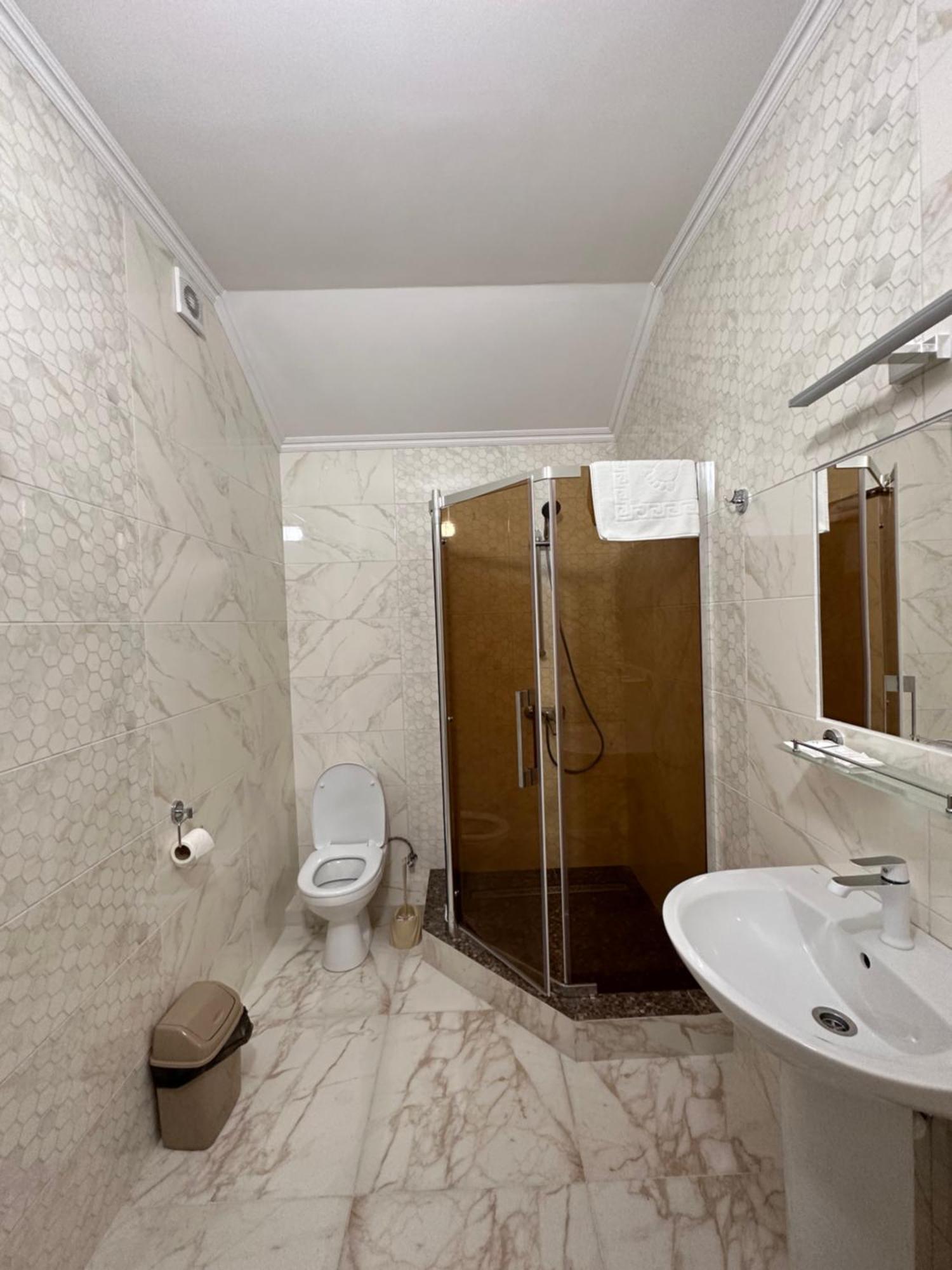 Maestro Hotel Osztroh Kültér fotó