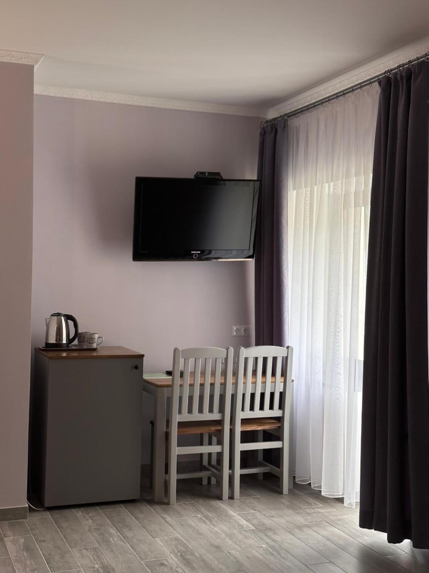 Maestro Hotel Osztroh Kültér fotó