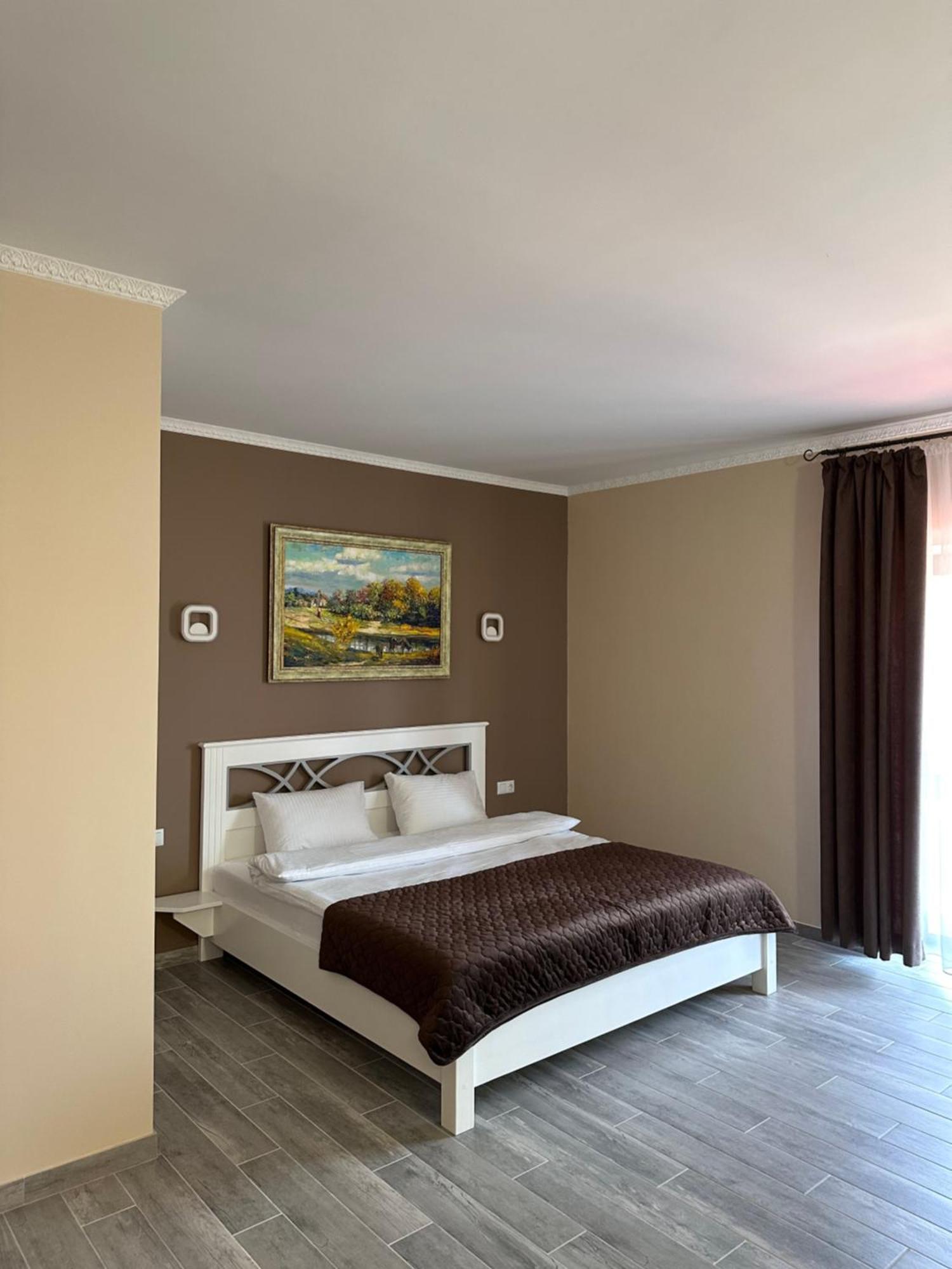 Maestro Hotel Osztroh Kültér fotó