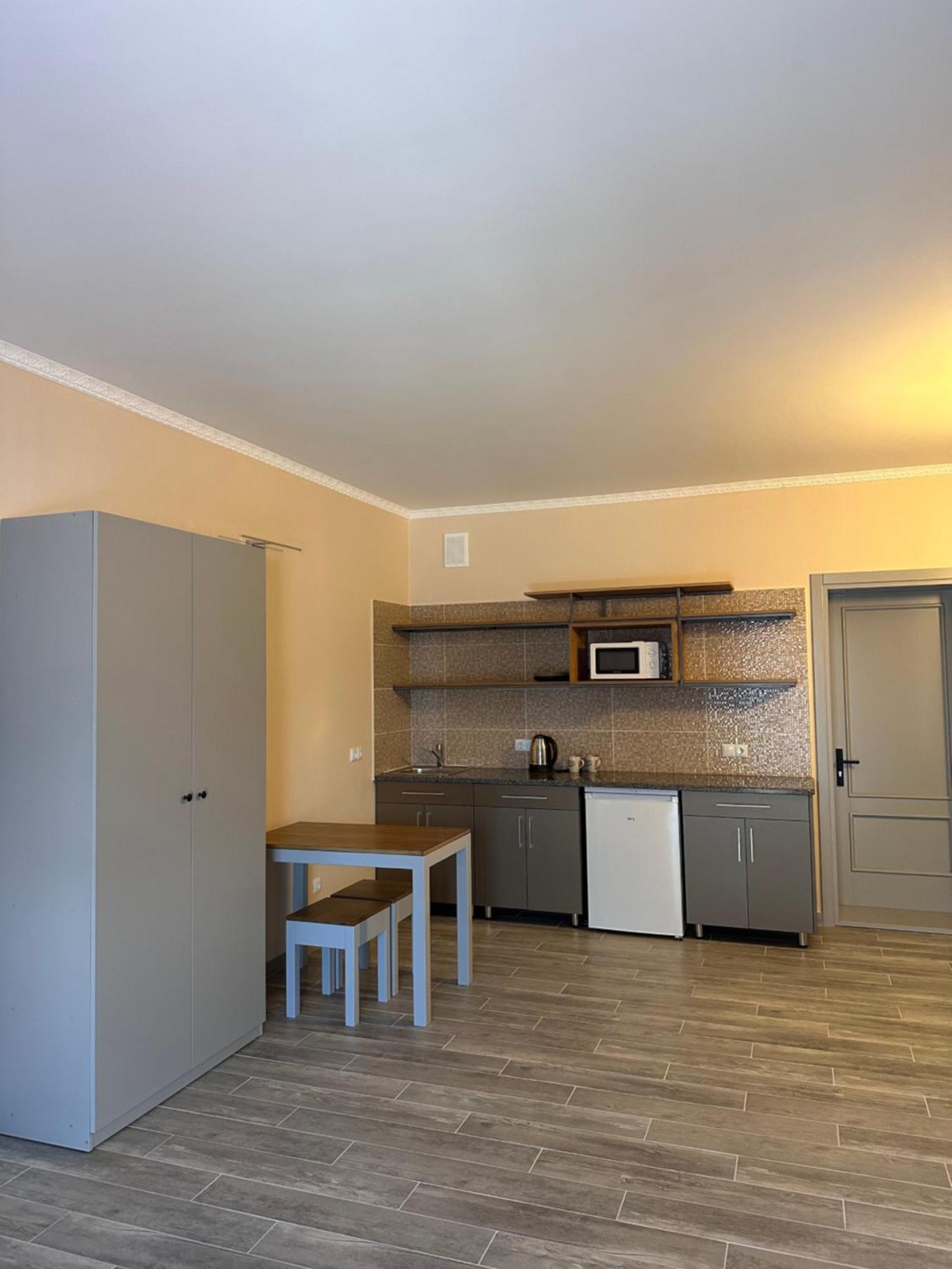 Maestro Hotel Osztroh Kültér fotó