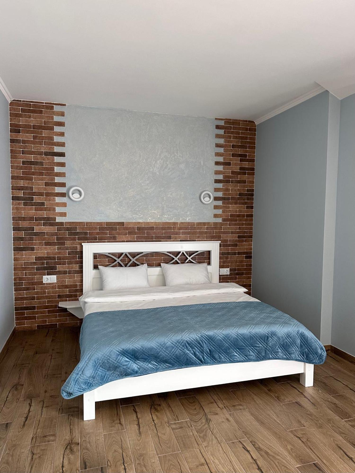Maestro Hotel Osztroh Kültér fotó