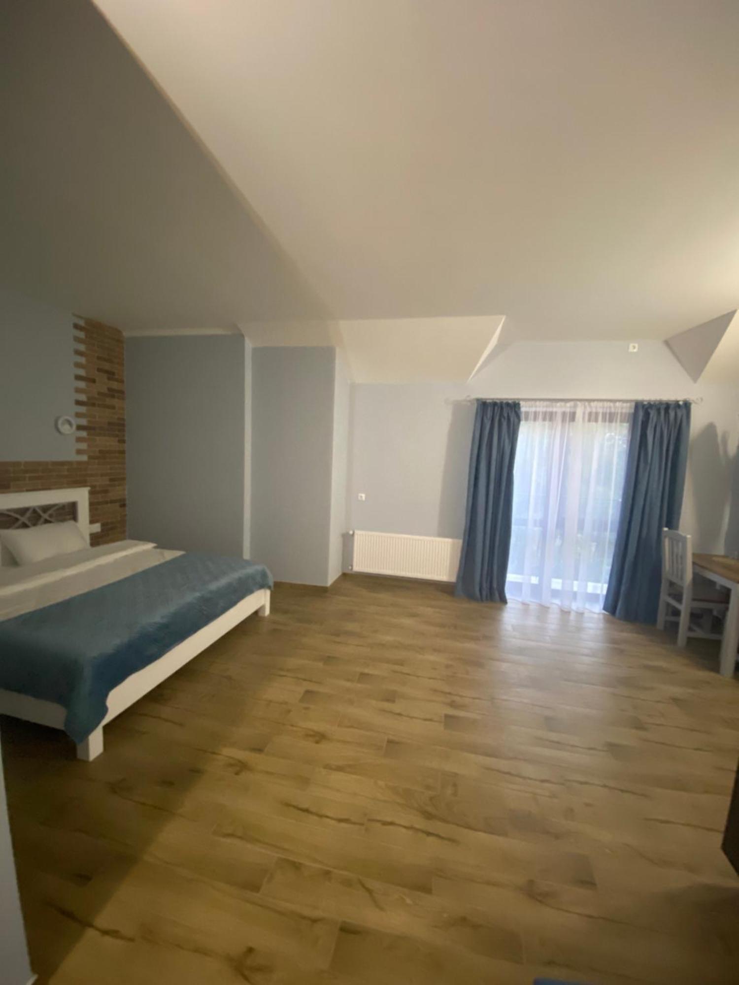 Maestro Hotel Osztroh Kültér fotó