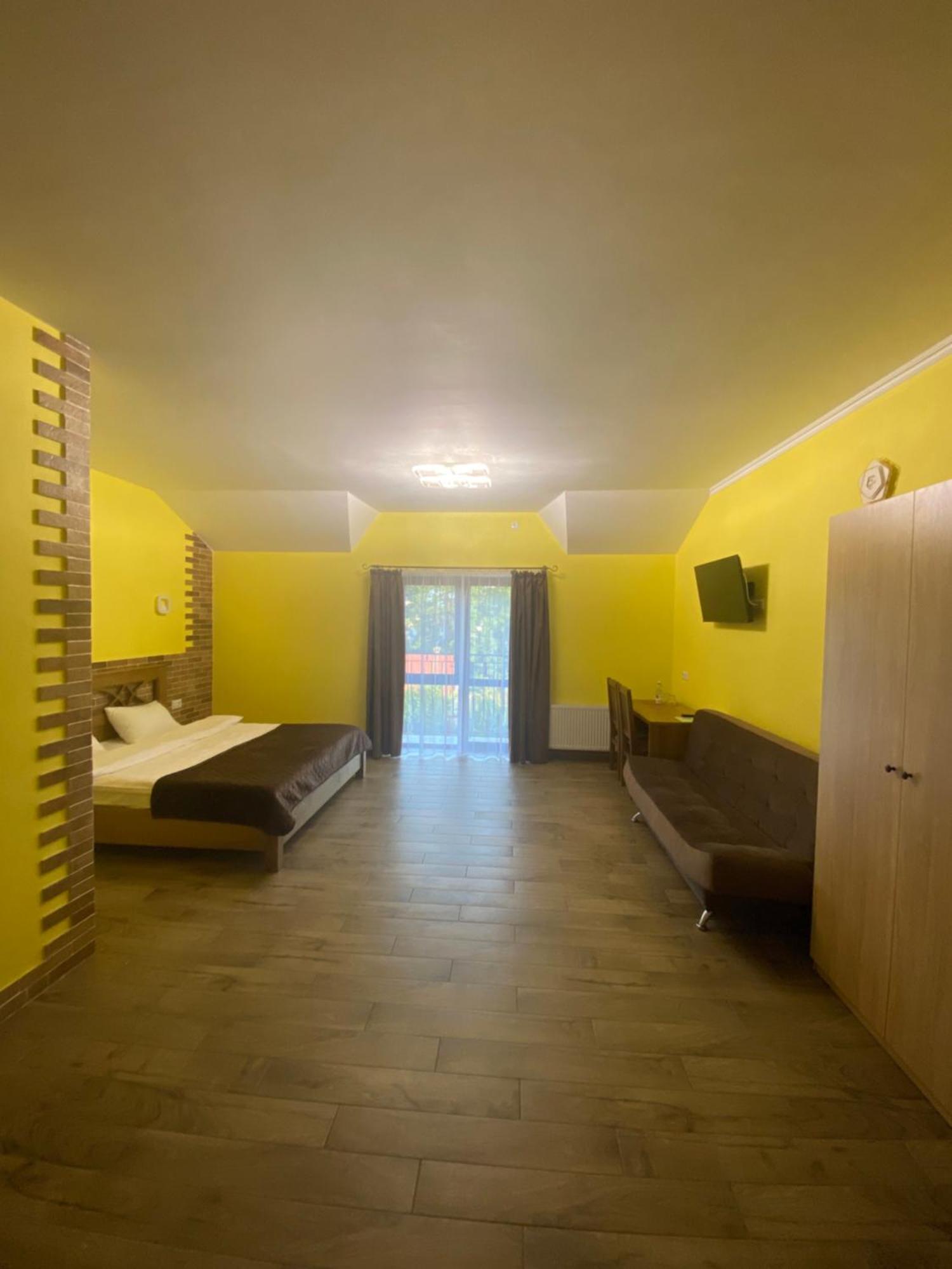 Maestro Hotel Osztroh Kültér fotó