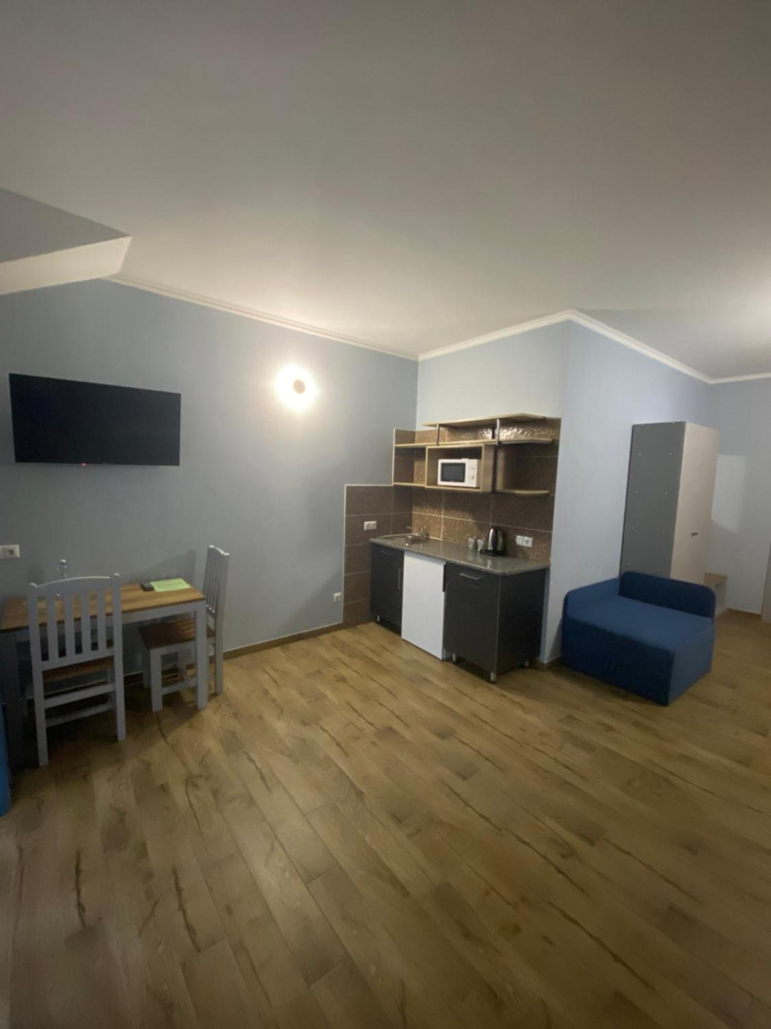 Maestro Hotel Osztroh Kültér fotó