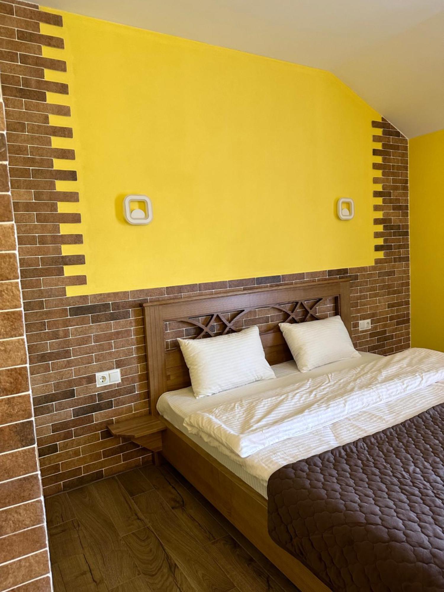 Maestro Hotel Osztroh Kültér fotó