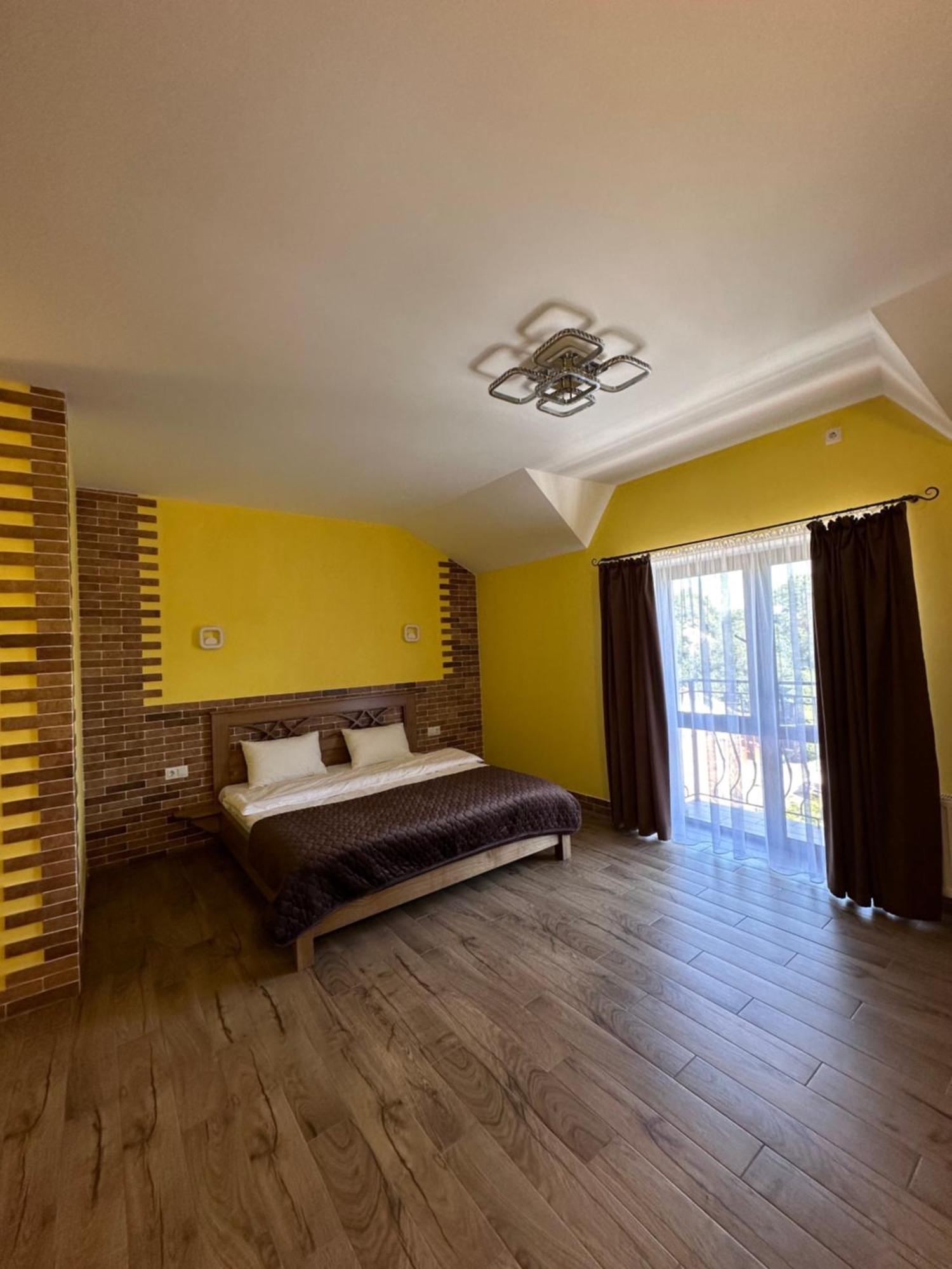 Maestro Hotel Osztroh Kültér fotó