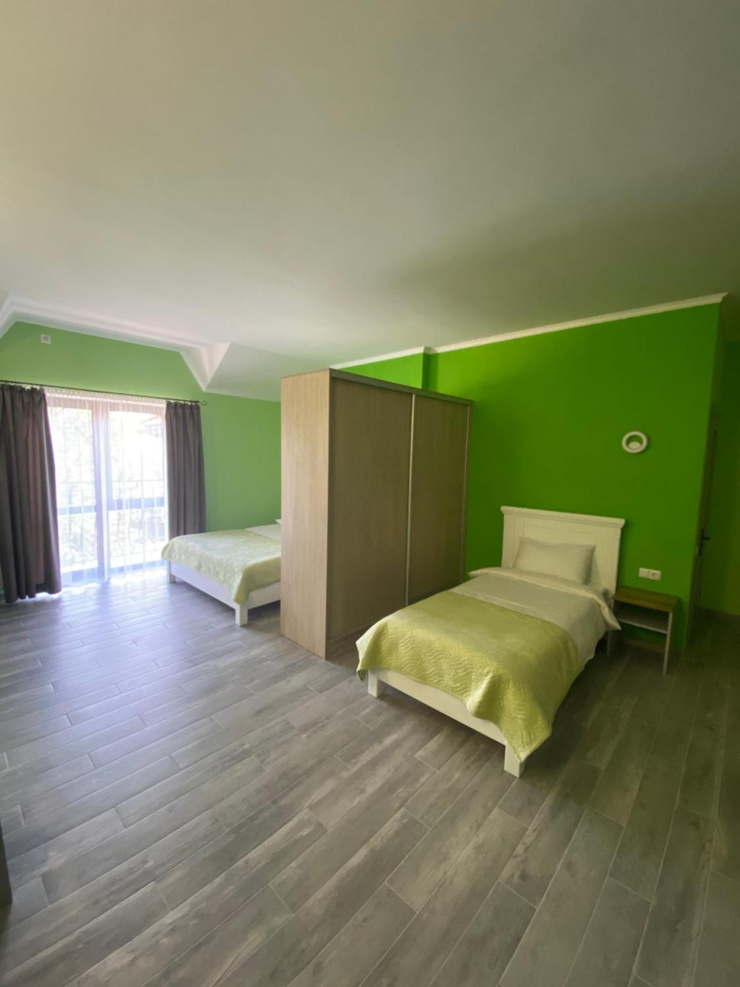 Maestro Hotel Osztroh Kültér fotó