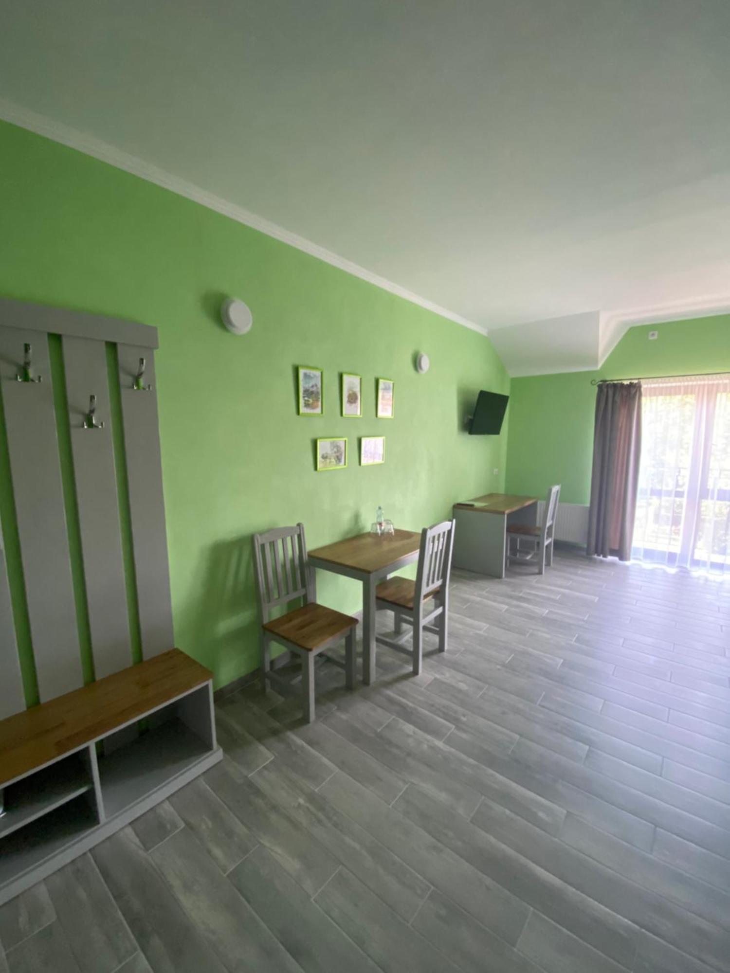 Maestro Hotel Osztroh Kültér fotó