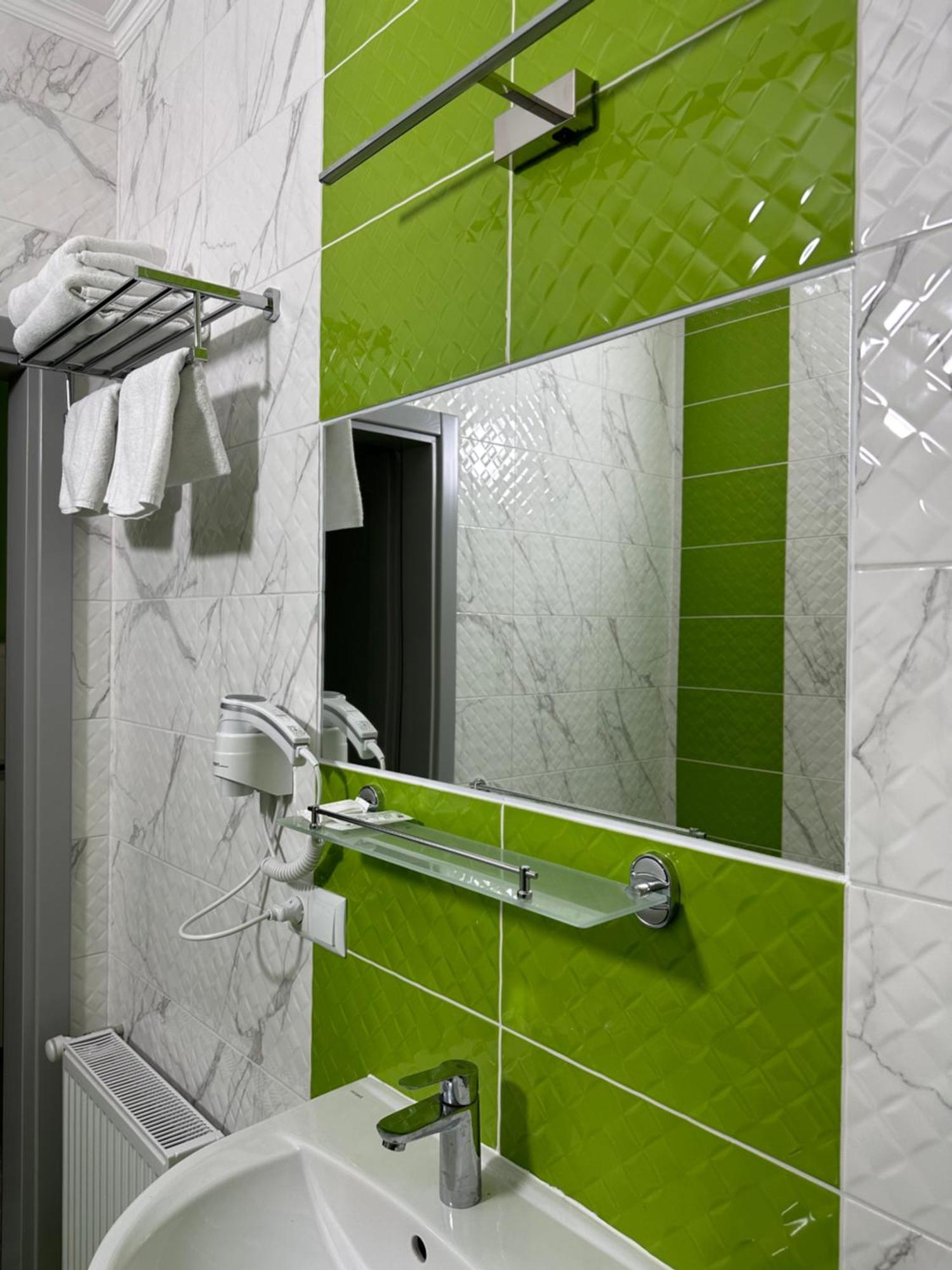 Maestro Hotel Osztroh Kültér fotó