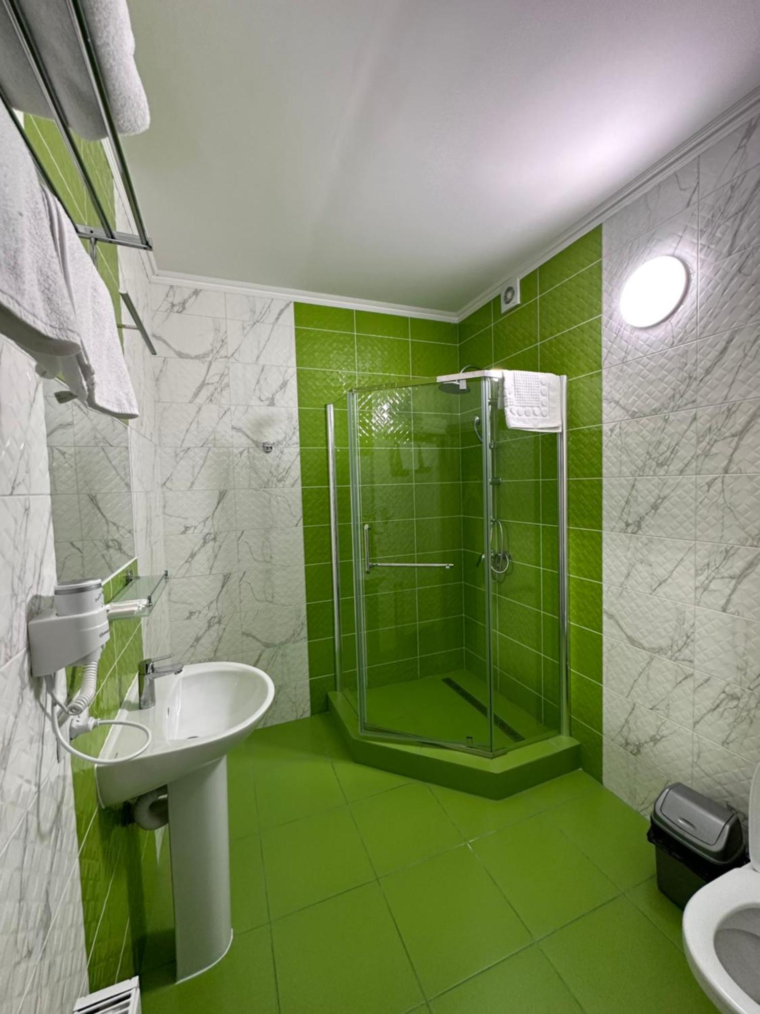 Maestro Hotel Osztroh Kültér fotó