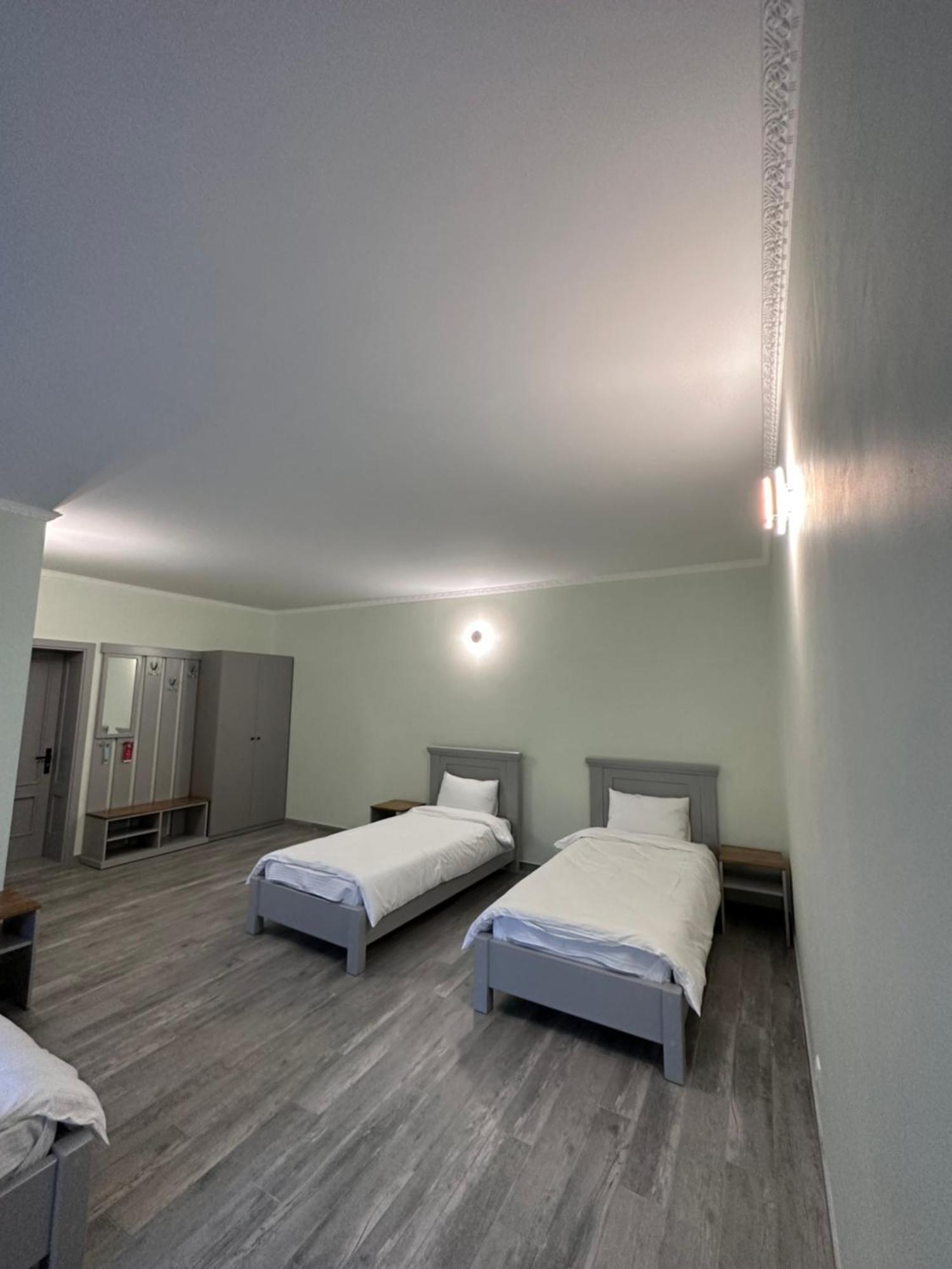 Maestro Hotel Osztroh Kültér fotó