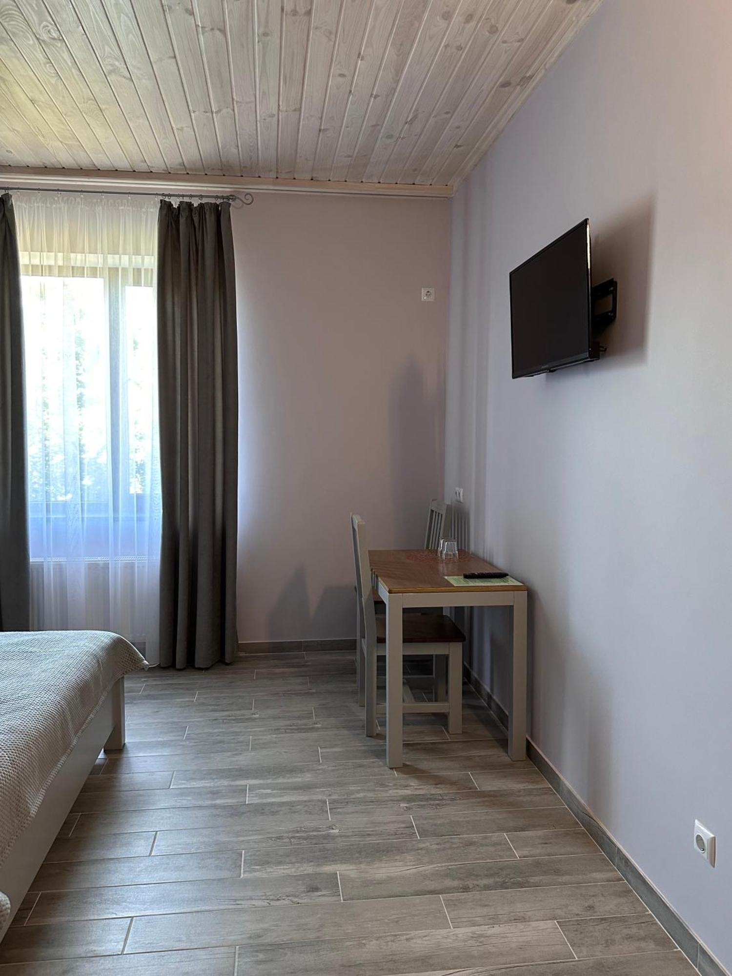 Maestro Hotel Osztroh Kültér fotó