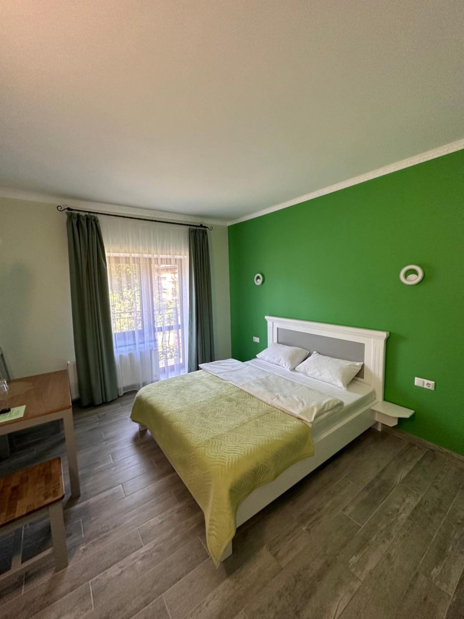 Maestro Hotel Osztroh Kültér fotó