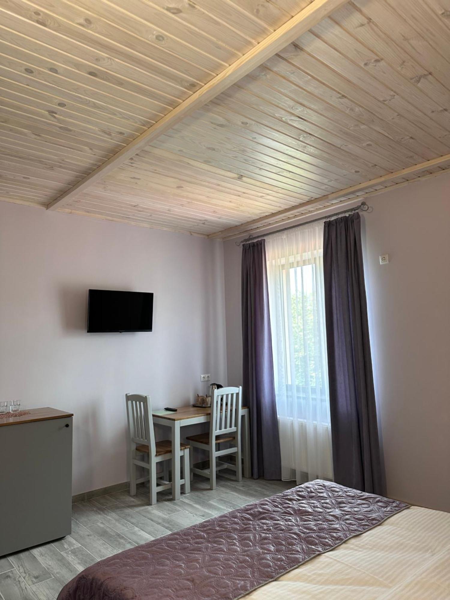 Maestro Hotel Osztroh Kültér fotó