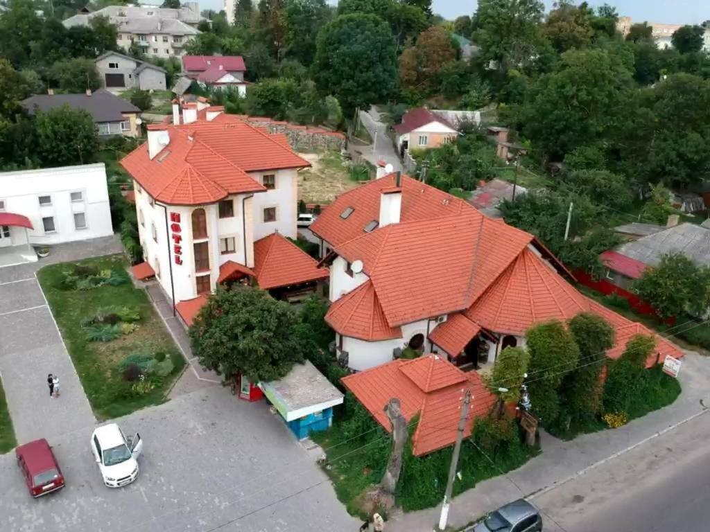 Maestro Hotel Osztroh Kültér fotó