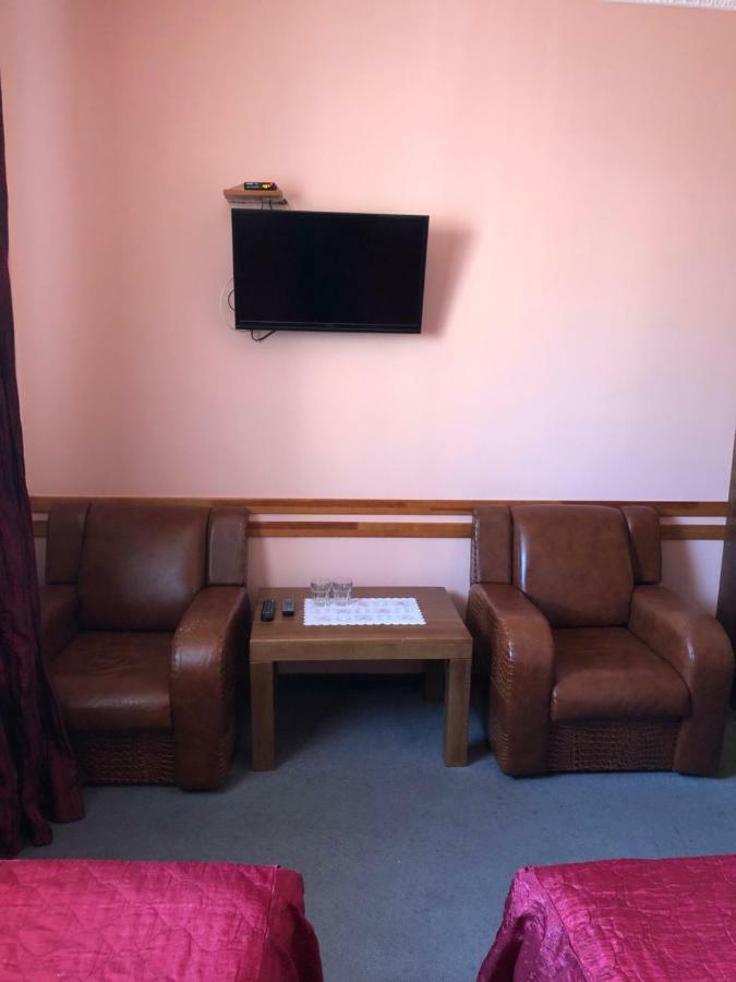 Maestro Hotel Osztroh Kültér fotó