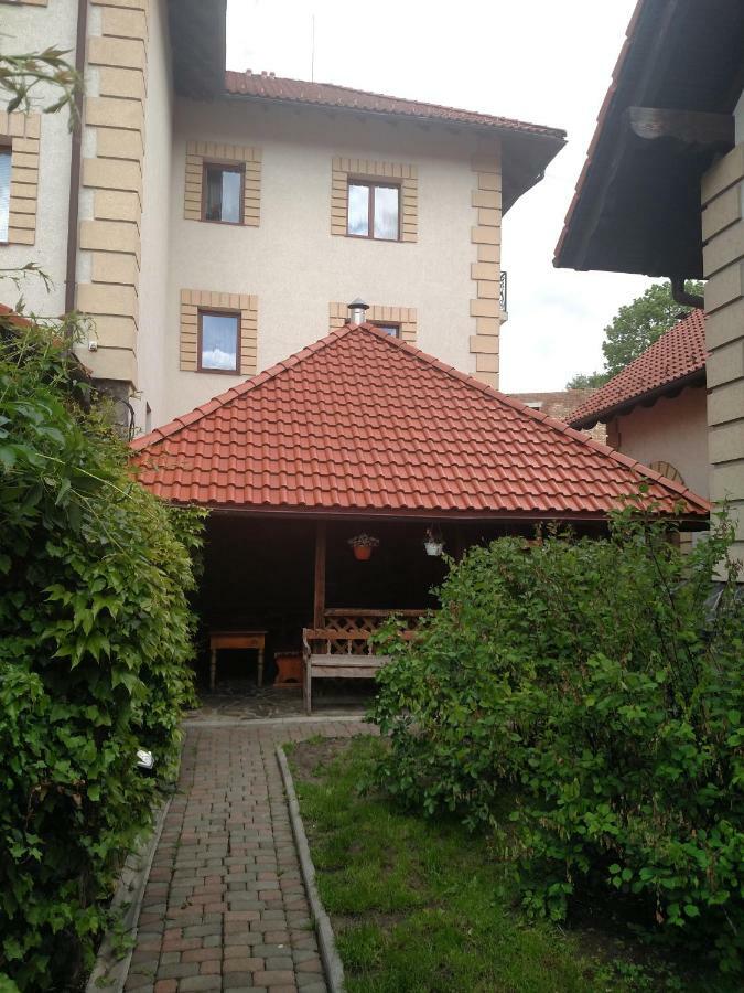 Maestro Hotel Osztroh Kültér fotó
