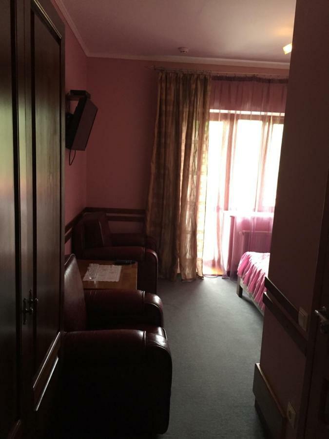 Maestro Hotel Osztroh Kültér fotó