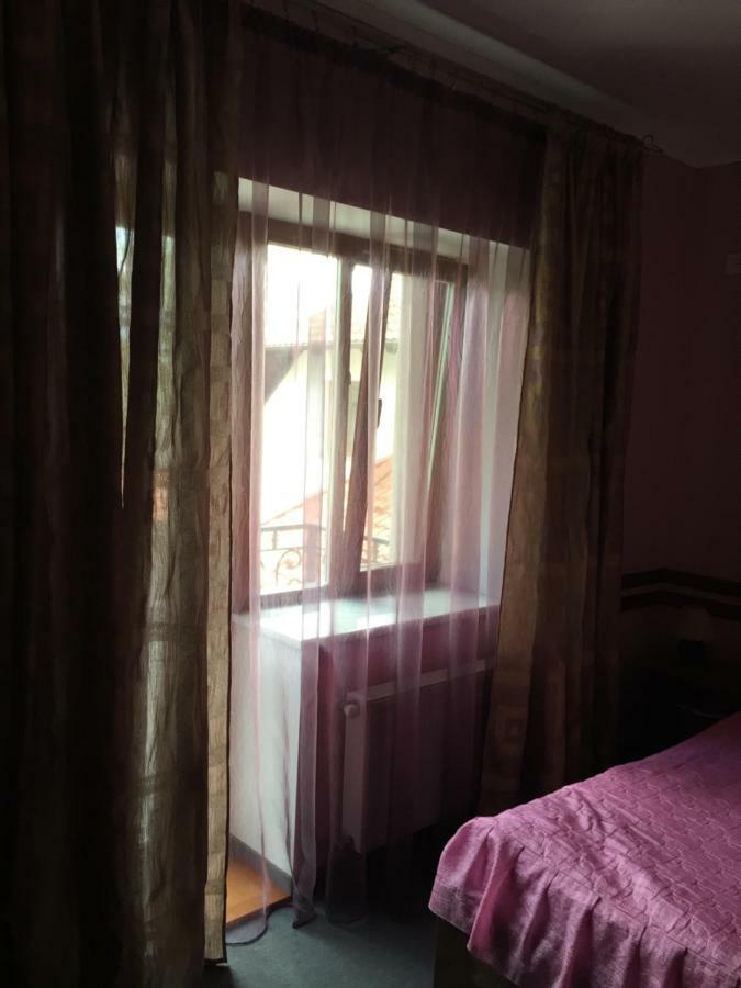 Maestro Hotel Osztroh Kültér fotó